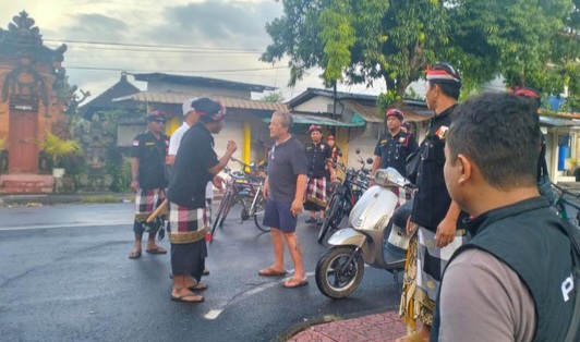 Keluyuran di Jalan Saat Nyepi, Bule AS di Bali Ditangkap Pecalang